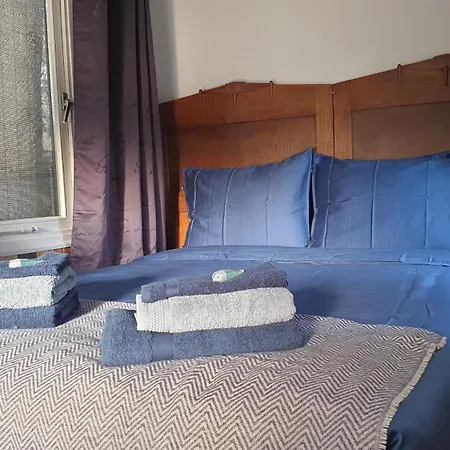 Pipowagen Bed Bij Bos Holiday park *
