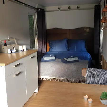 Pipowagen Bed Bij Bos Holiday park *
