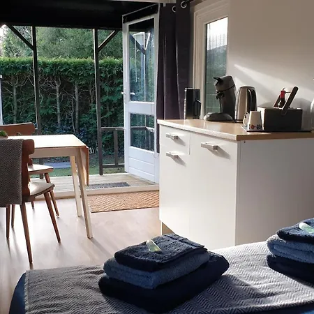 Holiday park Pipowagen Bed Bij Bos *